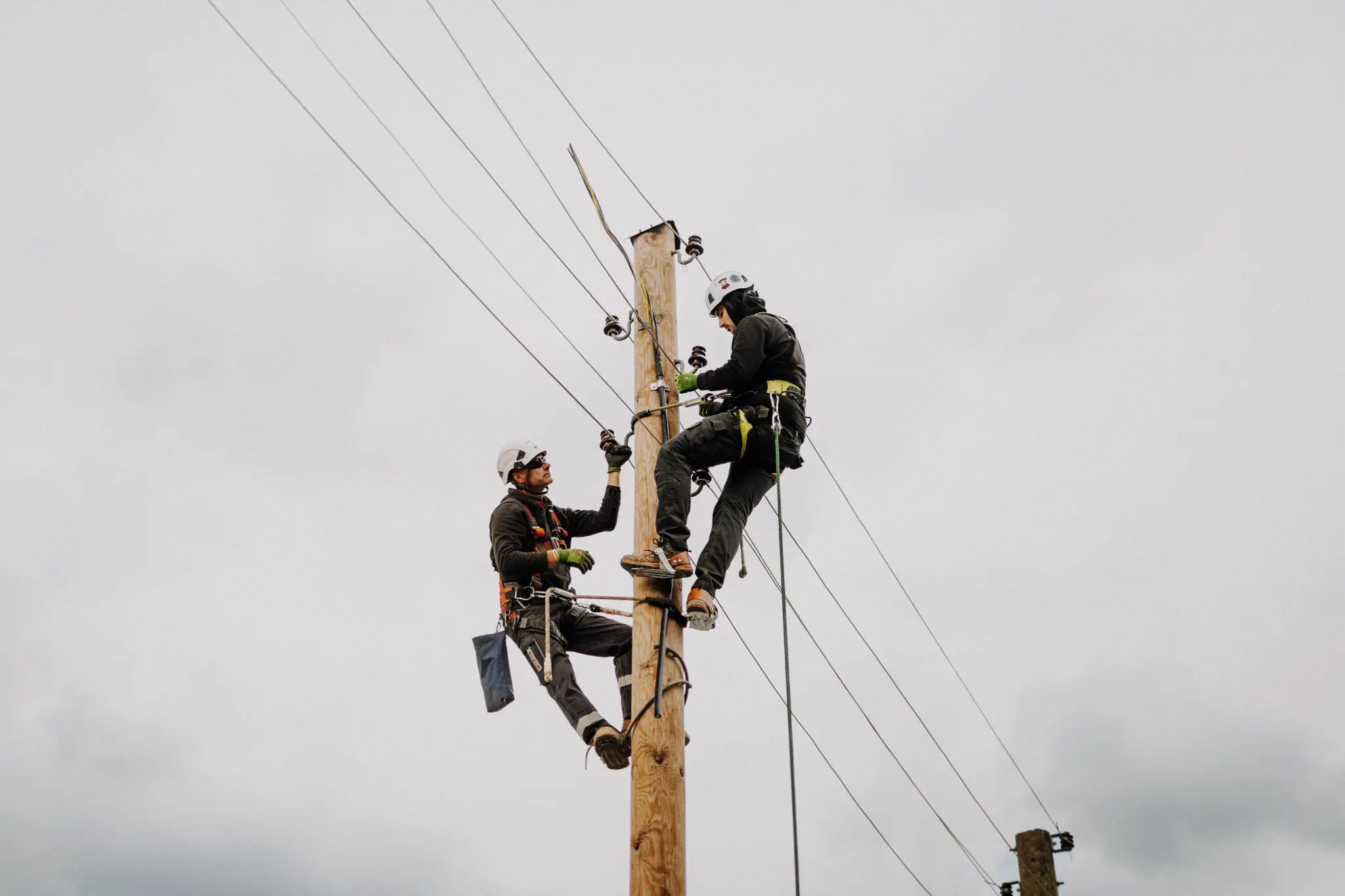 Elektromonteur bei der Arbeit